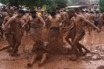 पावसाची दांडी, टँकरच्या पाण्यावर रंगला ‘चिखलकालो’