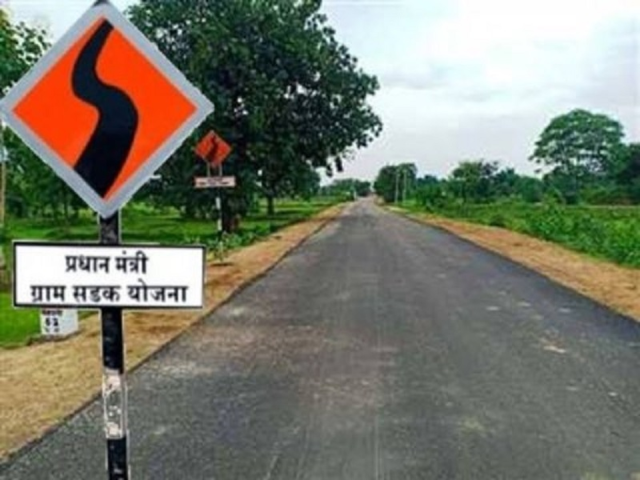 प्रधानमंत्री ग्राम सडक : १०२ कोटींच्या १२ प्रकल्पांना मंजुरी