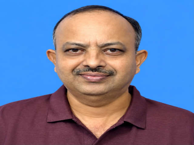 ज्येष्ठ पत्रकार विशांत वझे यांच्या पार्थिवावर अंत्यसंस्कार