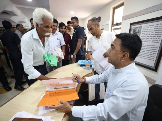 साखळीत जनता दरबाराला नागरिकांची गर्दी