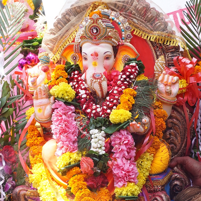 घरोघरी गणेशपूजेला न जाण्याचा निर्णय