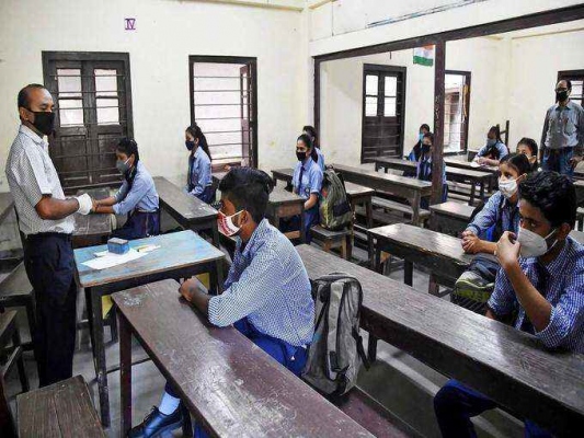 शिक्षण संस्था सुरू करण्याबाबत आठवडाभरात निर्णय : मुख्यमंत्री