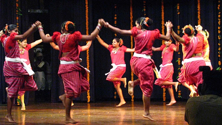 कला, संस्कृतीत आत्मनिर्भरता रुजवा