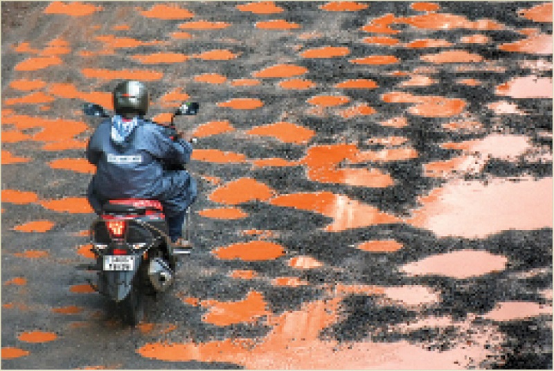 नेमेची येतो पावसाळा...