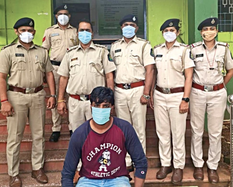 पर्यटकांची फसवणूक : बनावट हॉटेल बुकिंग एजंटला अटक