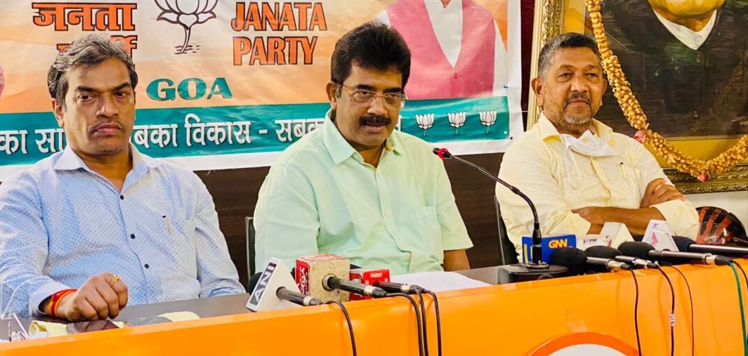 राजीनामा देऊन राजकारण करा