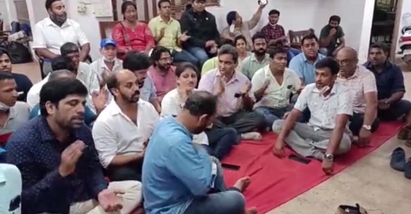 पोलीस स्टेशनमध्येही आपचे आंदोलन सुरूच