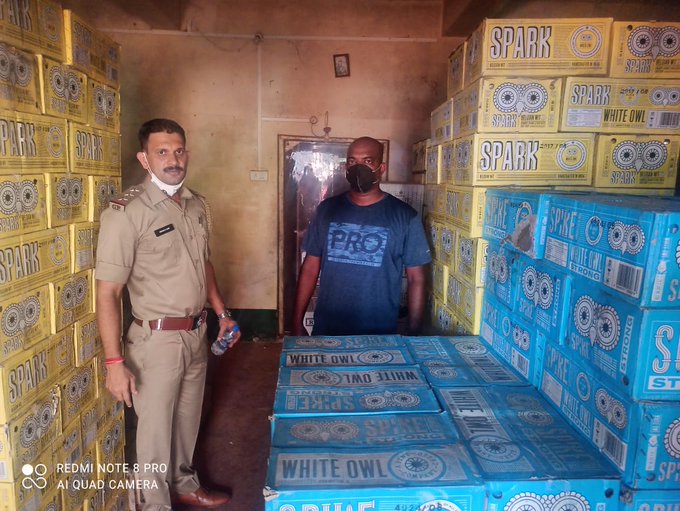 तेरेखोल येथे पावणे अकरा लाखांची दारू जप्त