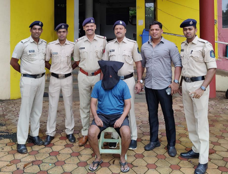 पर्वरी पोलिसांनी एकतानगर येथे संशयित जयवंत शिरोडकर (३१) यास अटक केली व २.५४ लाखांचा अडीच किलो गां�