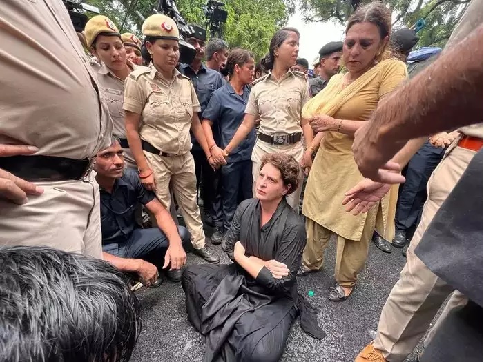 प्रियंका वाड्रा यांना पोलिसांनी फरफट नेले!