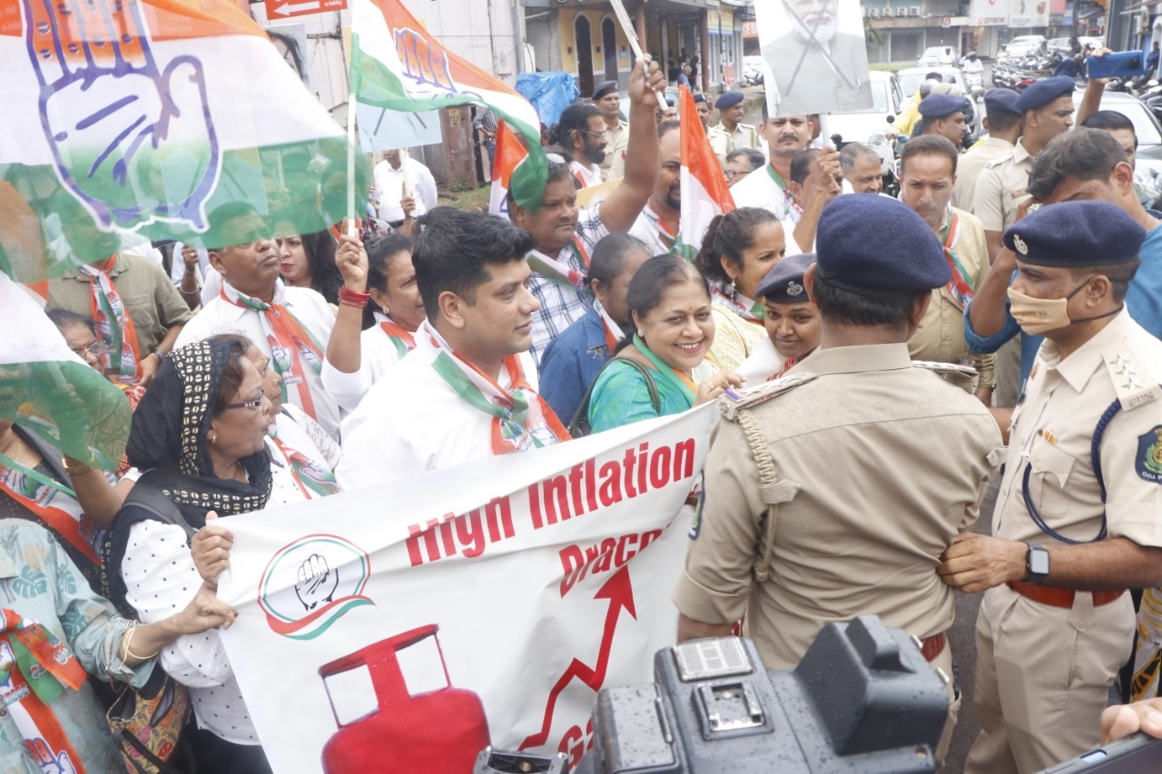 सरकारविरोधात काँग्रेसची निदर्शने