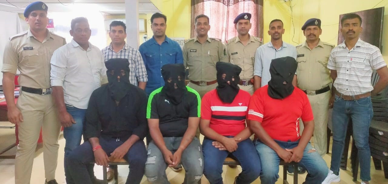 विदेशात नोकरी लावण्याच्या नावे घेतलेल्या रकमेसाठी अपहरण
