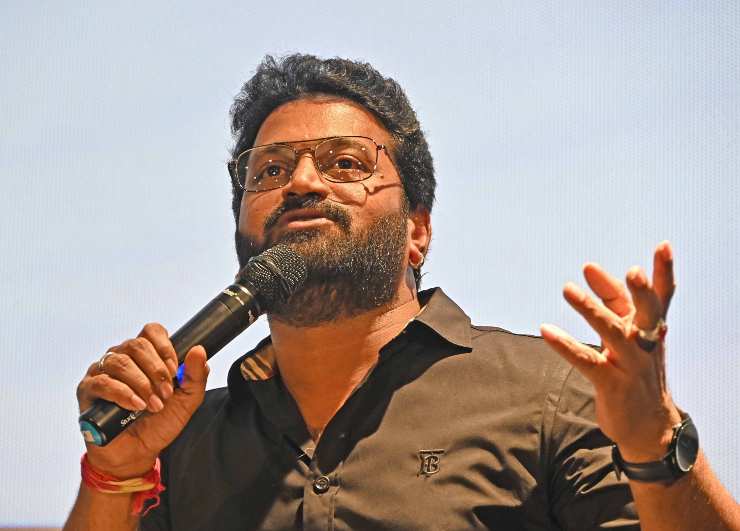 जेवढे प्रादेशिक आपण दाखवू तेवढे जास्त जागतिक होऊ
