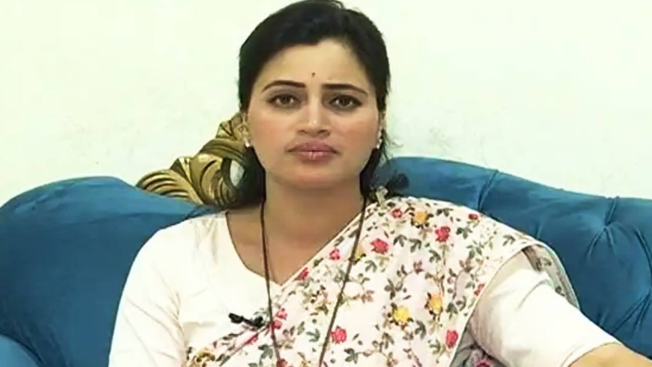 खासदार नवनीत राणांचे वडील फरार म्हणून घोषित
