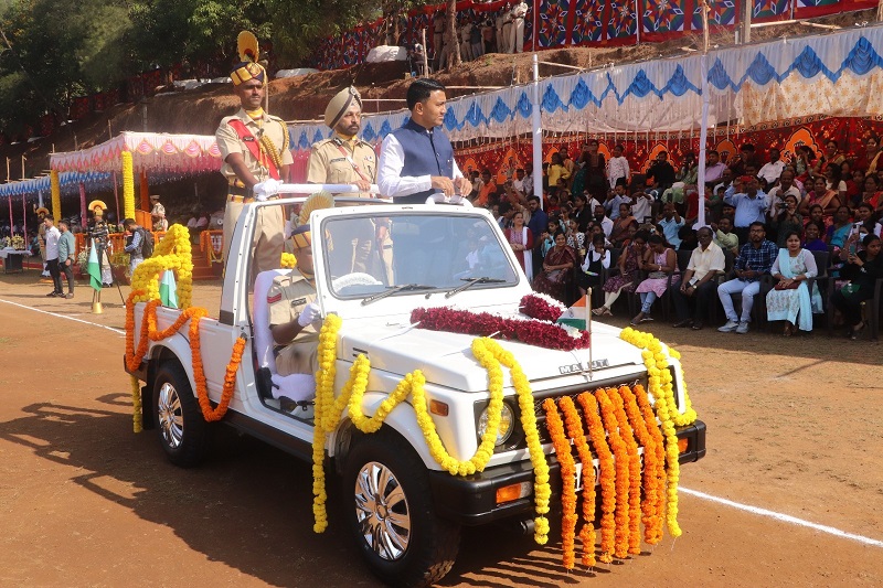 कर्तव्याचे पालन करताना पोलिसांनी खाकीची शान राखावी!