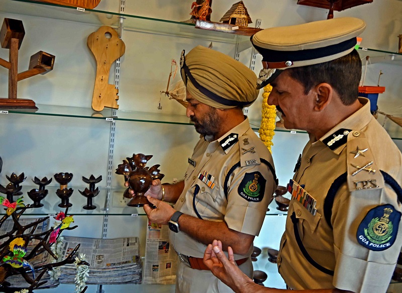 कोलवाळ तुरुंगातील कैद्यांनी बनविलेल्या वस्तूंची ‘सीजे' ब्रँडखाली विक्री