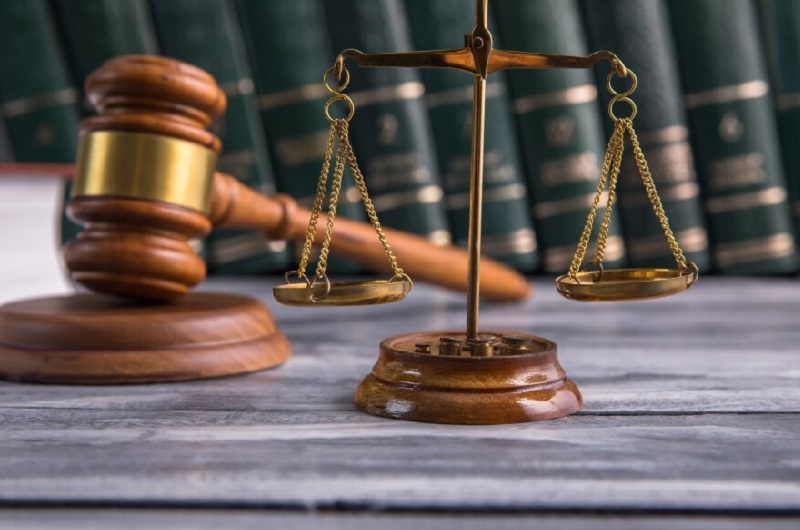 राष्ट्रीय महामार्गावरच्या वीज खांब्यावरील होर्डिंग्ज दोन आठवड्यात काढा !