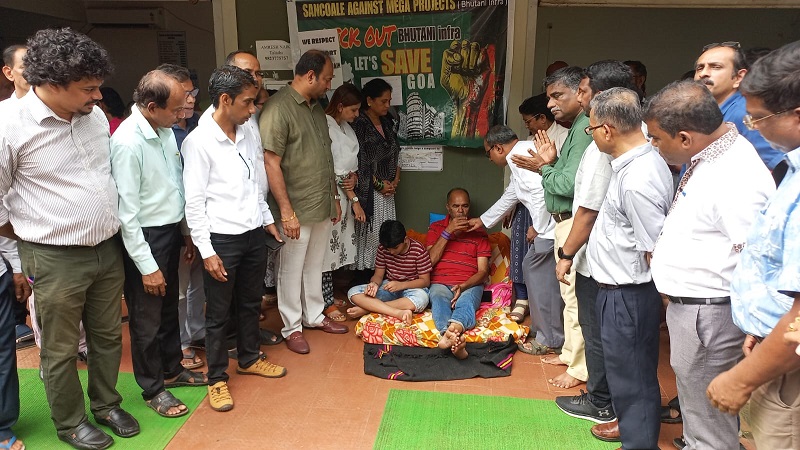 प्रेमानंद नाईक यांनी दहा दिवसांनंतर सोडले उपोषण