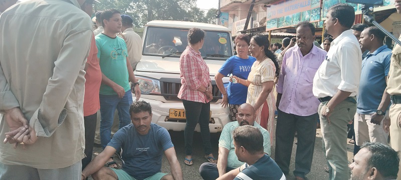 दूधसागर धबधब्यावर जबरदस्तीने जीप रवाना झाल्याने तणाव