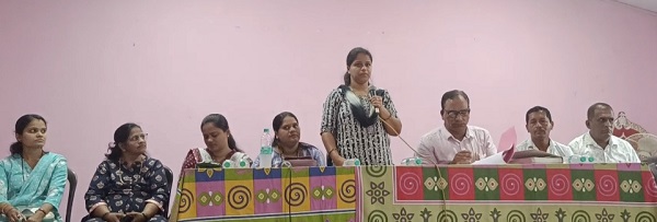 हरमल सचिवांच्या बदलीची मागणी