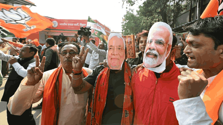 बिहारमध्ये एनडीए सुसाट; दोन तृतीयांश बहुमताकडे वाटचाल : महागठबंधनात बिघाडी