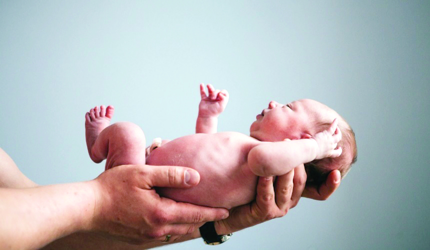 बाळाच्या आयुष्यातील पहिला आठवडा  आई-बाळासाठी अतिशय महत्त्वाचा काळ