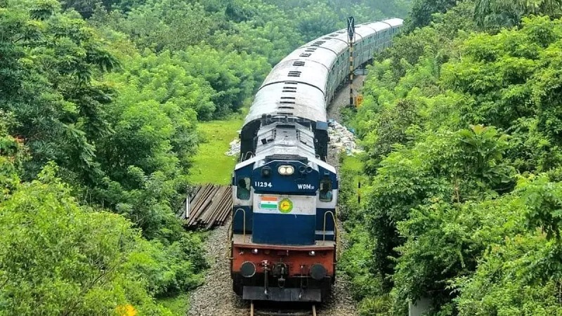 एप्रिलमध्ये विनातिकीट प्रवाशांकडून २.९० कोटी वसूल