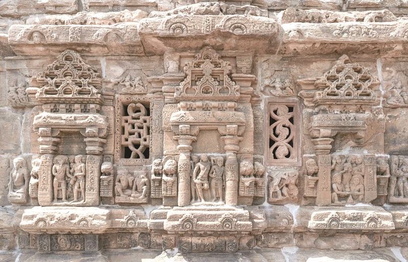 भारतीय मंदिरांमधील शिल्पे कशी घडवली जातात