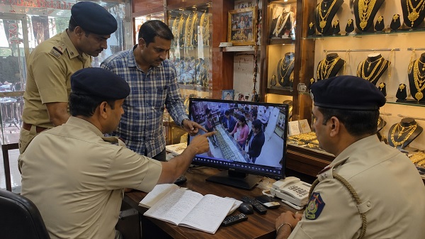 सीसीटीव्ही पाहून दुकानदारानेच पटवली चोरांची ओळख