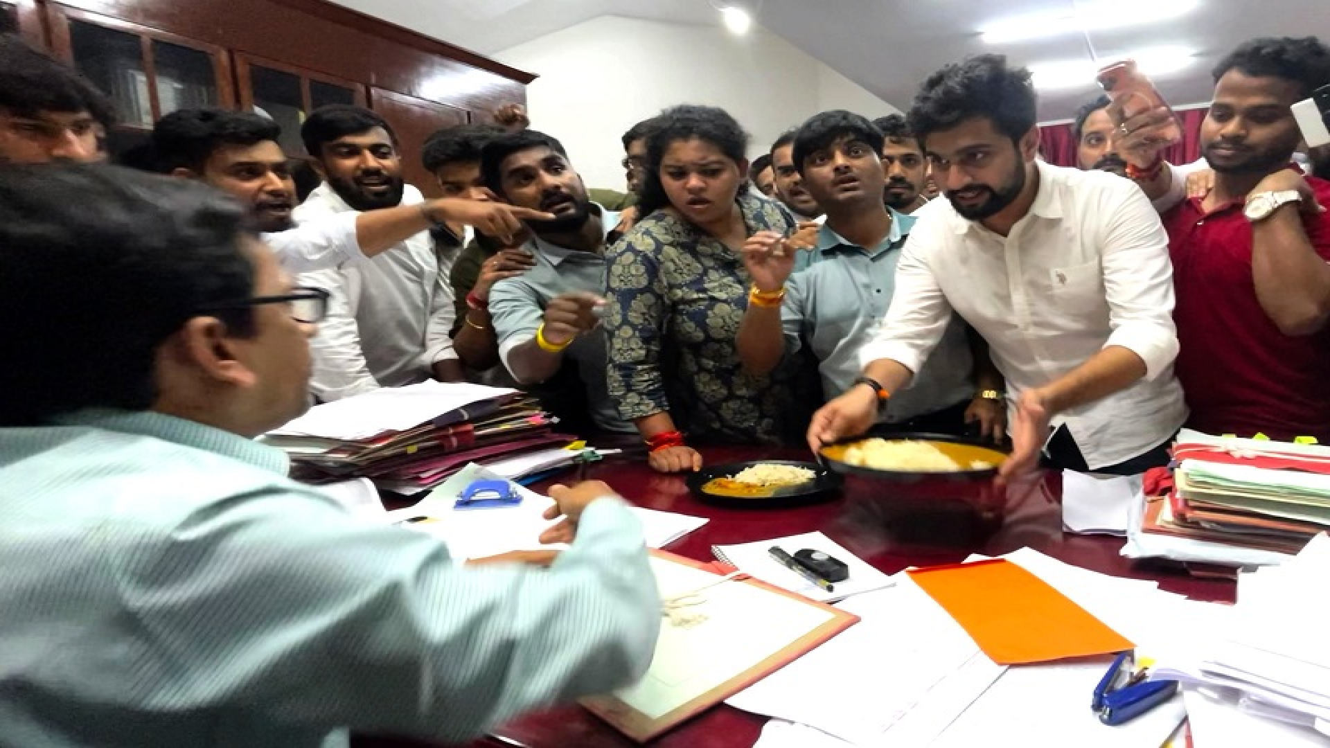 गोवा विद्यापीठाचा मेस कंत्राटदार निलंबित