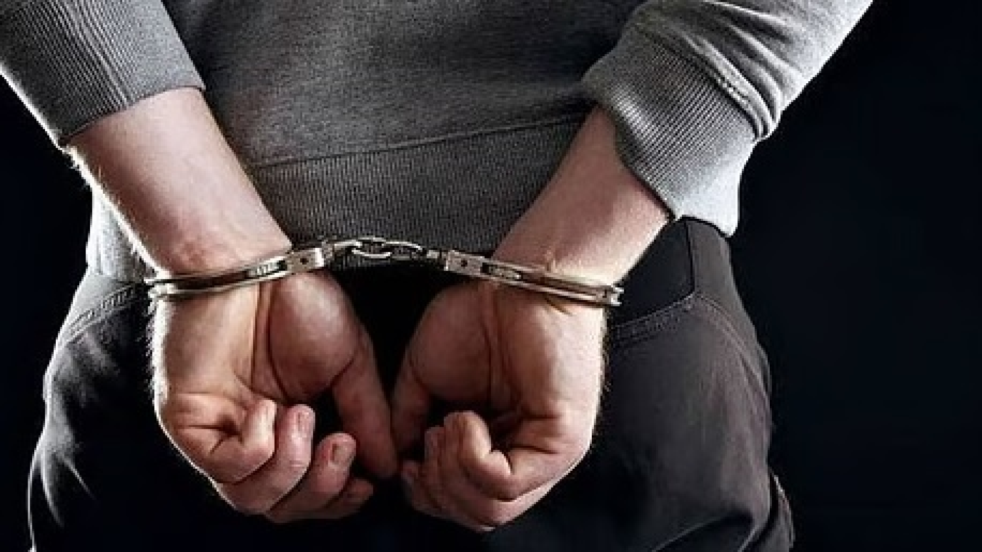 पोलीस अधिकार्‍याच्या घरात चोरीचा प्रयत्न; दोघांना अटक