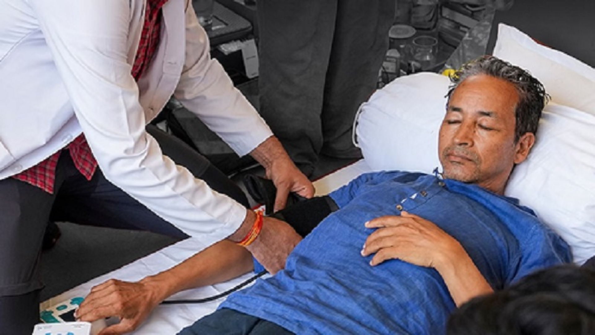 वांगचुक यांच्या प्रकृतीची नियमित तपासणी करा!