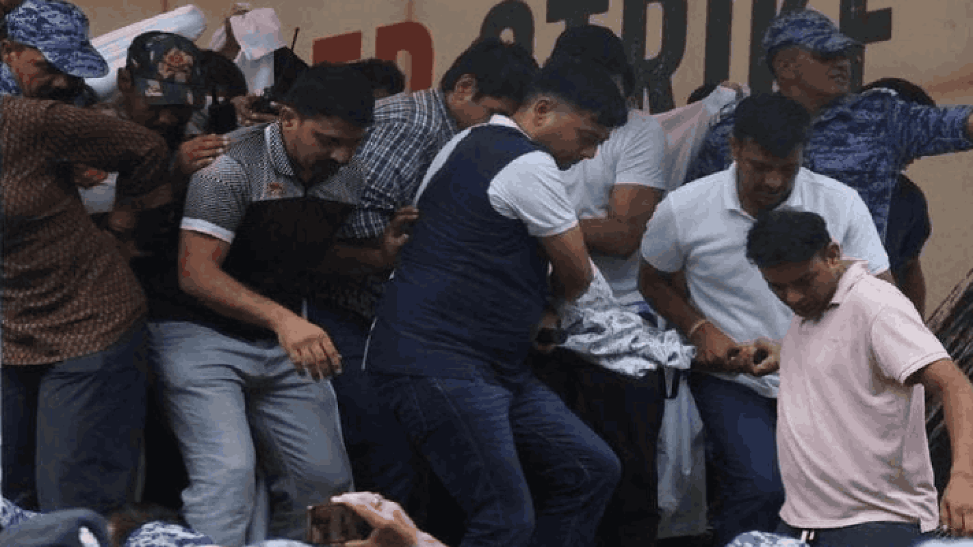 सोनम वांगचुक रुग्णालयात दाखल; दिपके ताब्यात