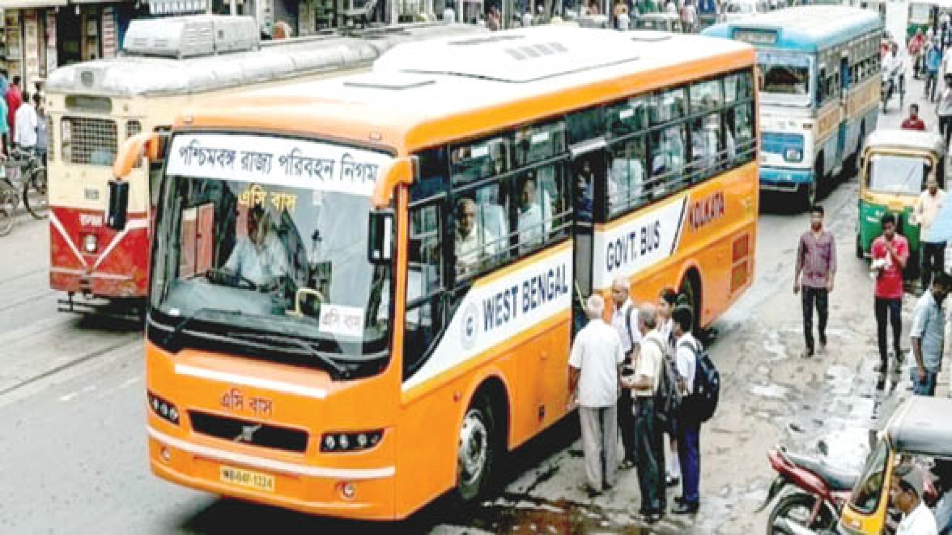 सरकार बदलल्यावर बदलतो बसचा रंग !