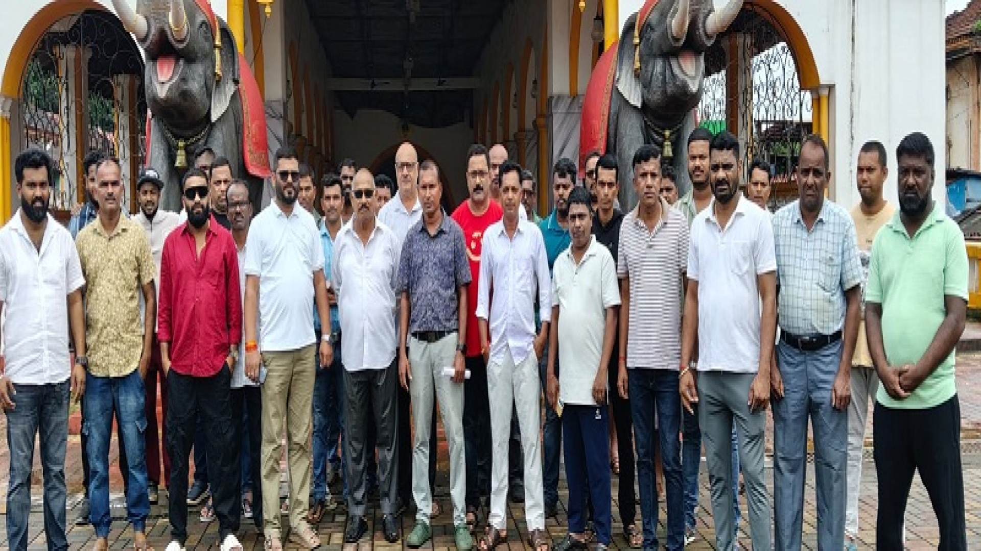 रेती व्यवसायास परवानगी न दिल्यास सिंधुदुर्गातून येणारी रेती अडवू!