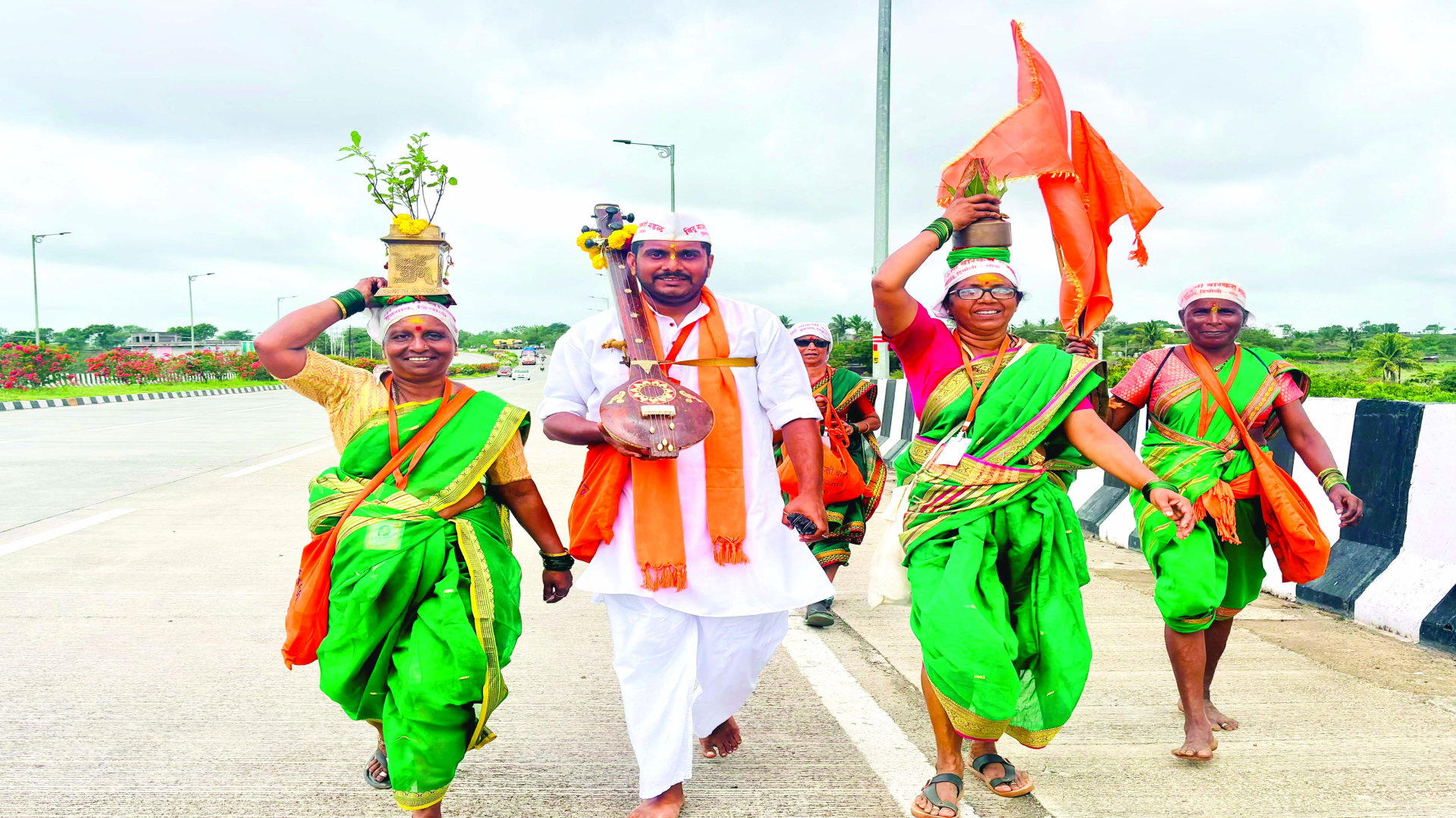 विठ्ठलाकडे जाणारी पावलं