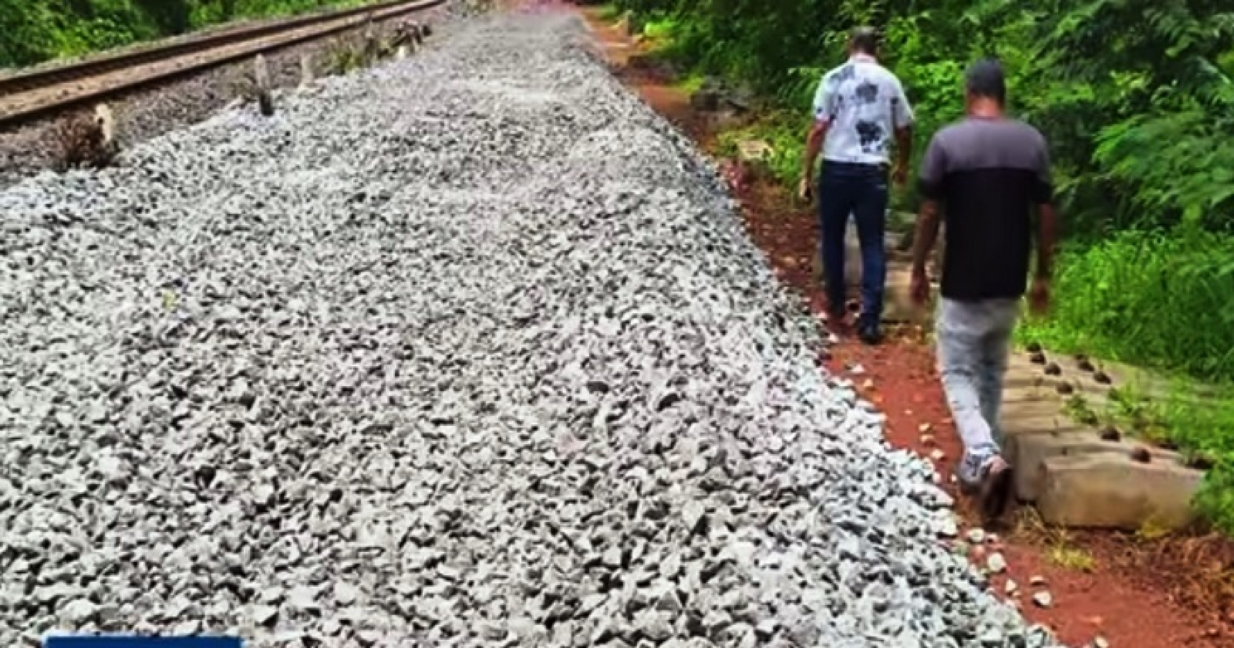 वेळसांव येथे दुपदरी रेलमार्गाचे काम पुन्हा सुरू