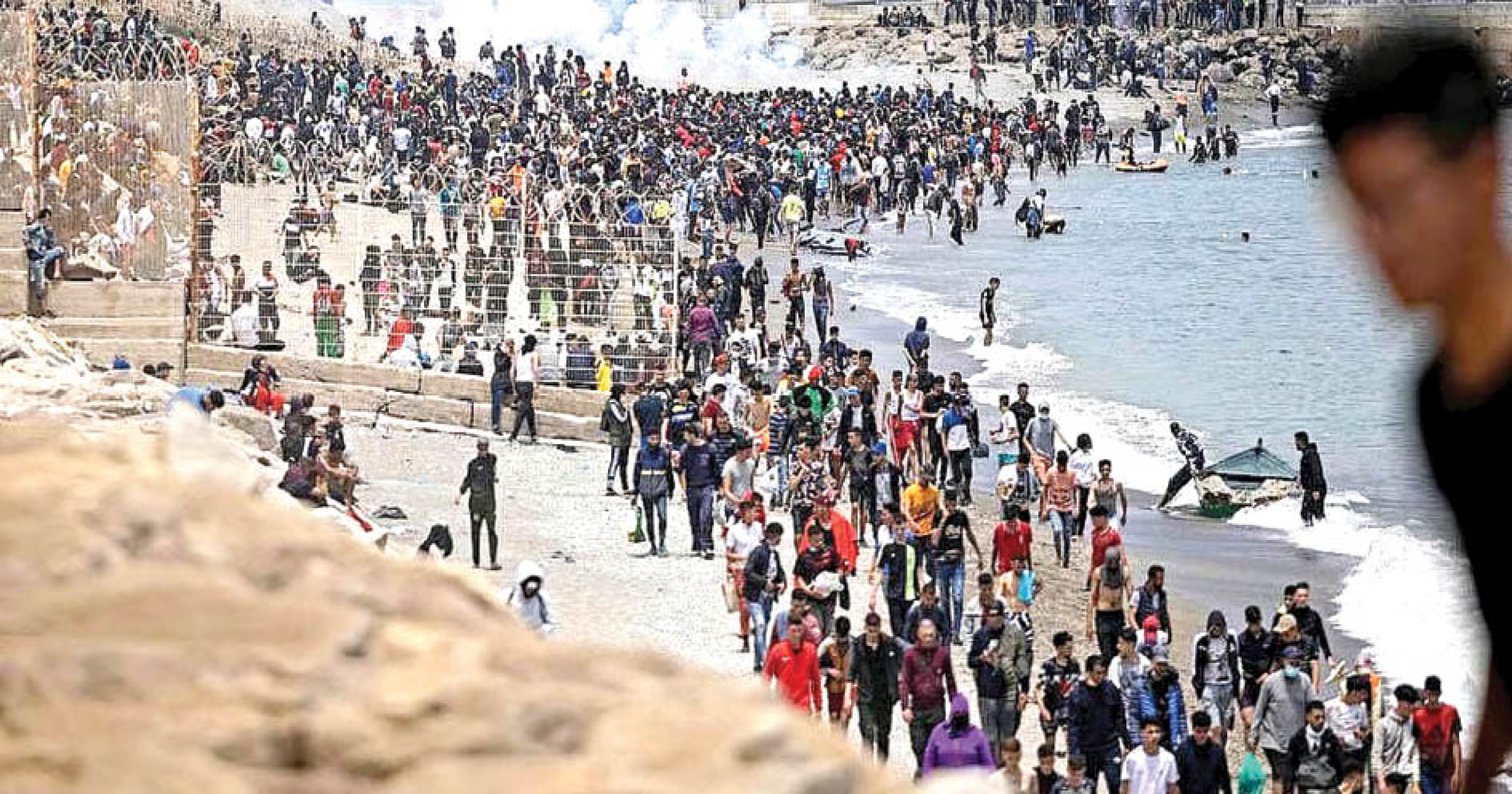 एकाचवेळी ५० हजार जणांचे स्थलांतर? का?