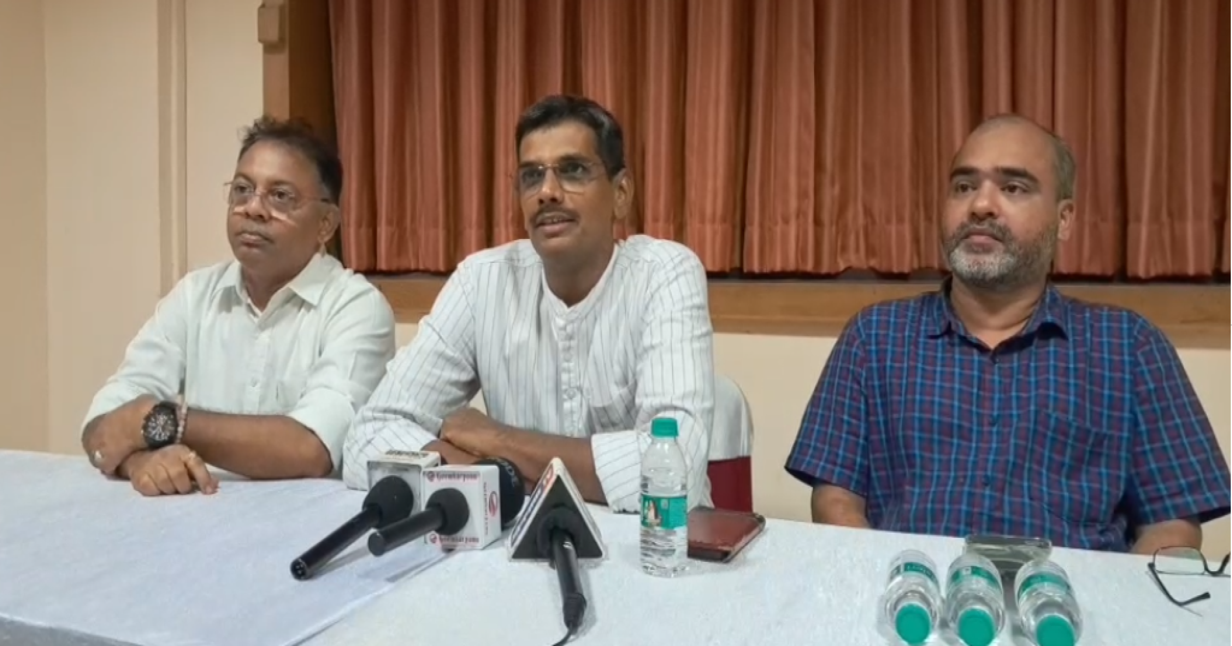 गोवा डेअरी राष्ट्रीय डेअरी विकास मंडळाच्या ताब्यात द्यावी