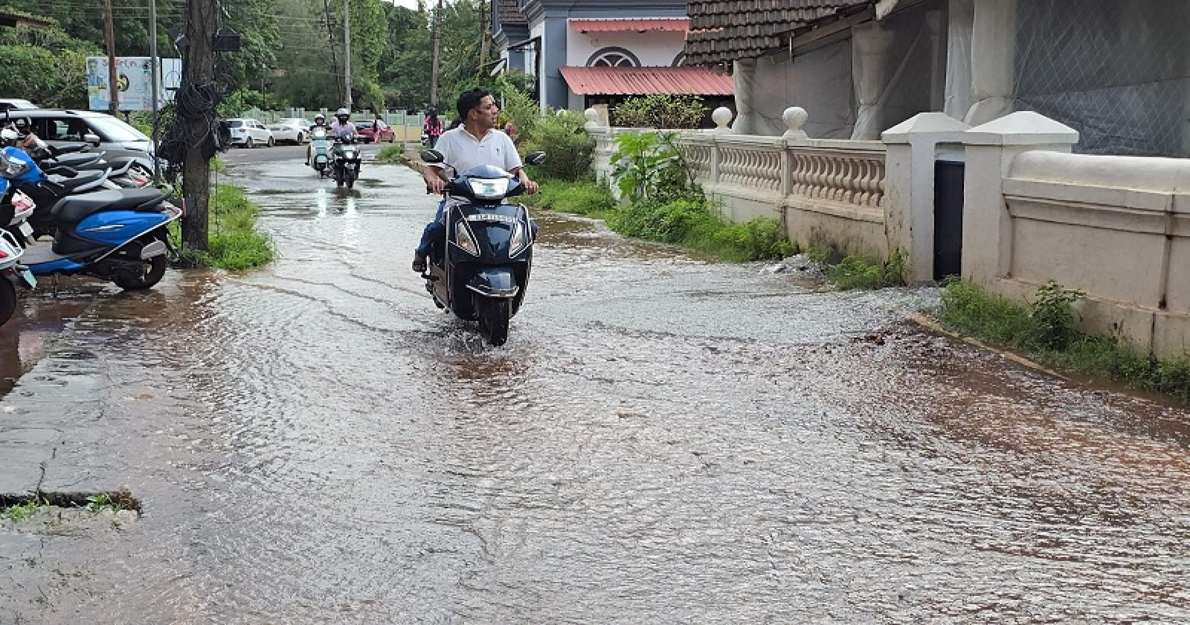 आल्तीन म्हापशात जलवाहिनी फुटली