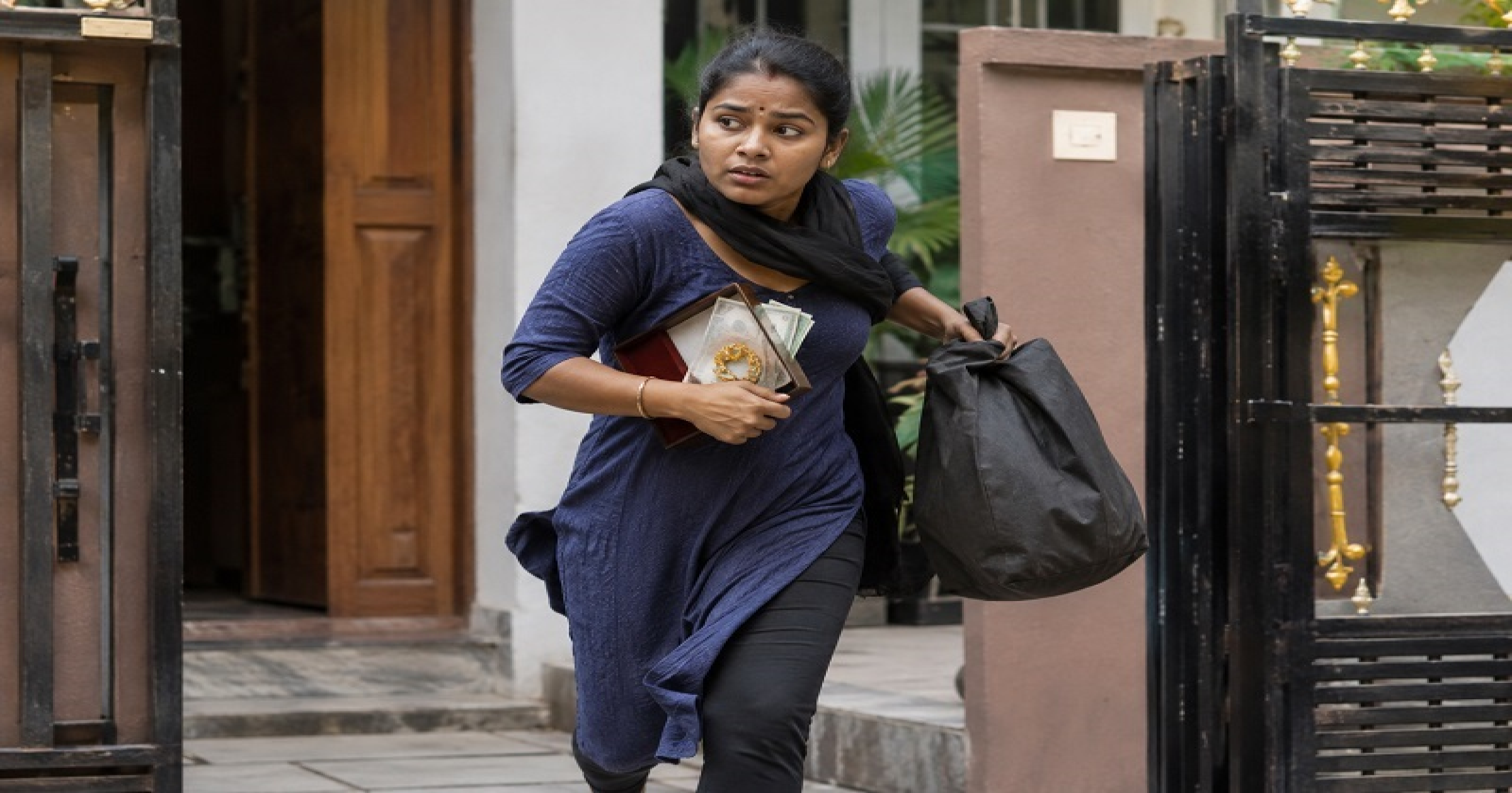 मोलकरणीने अर्ध्यातासात घर केले ‘साफ’; पर्वरीतील बंगल्यात ३० लाखांची चोरी