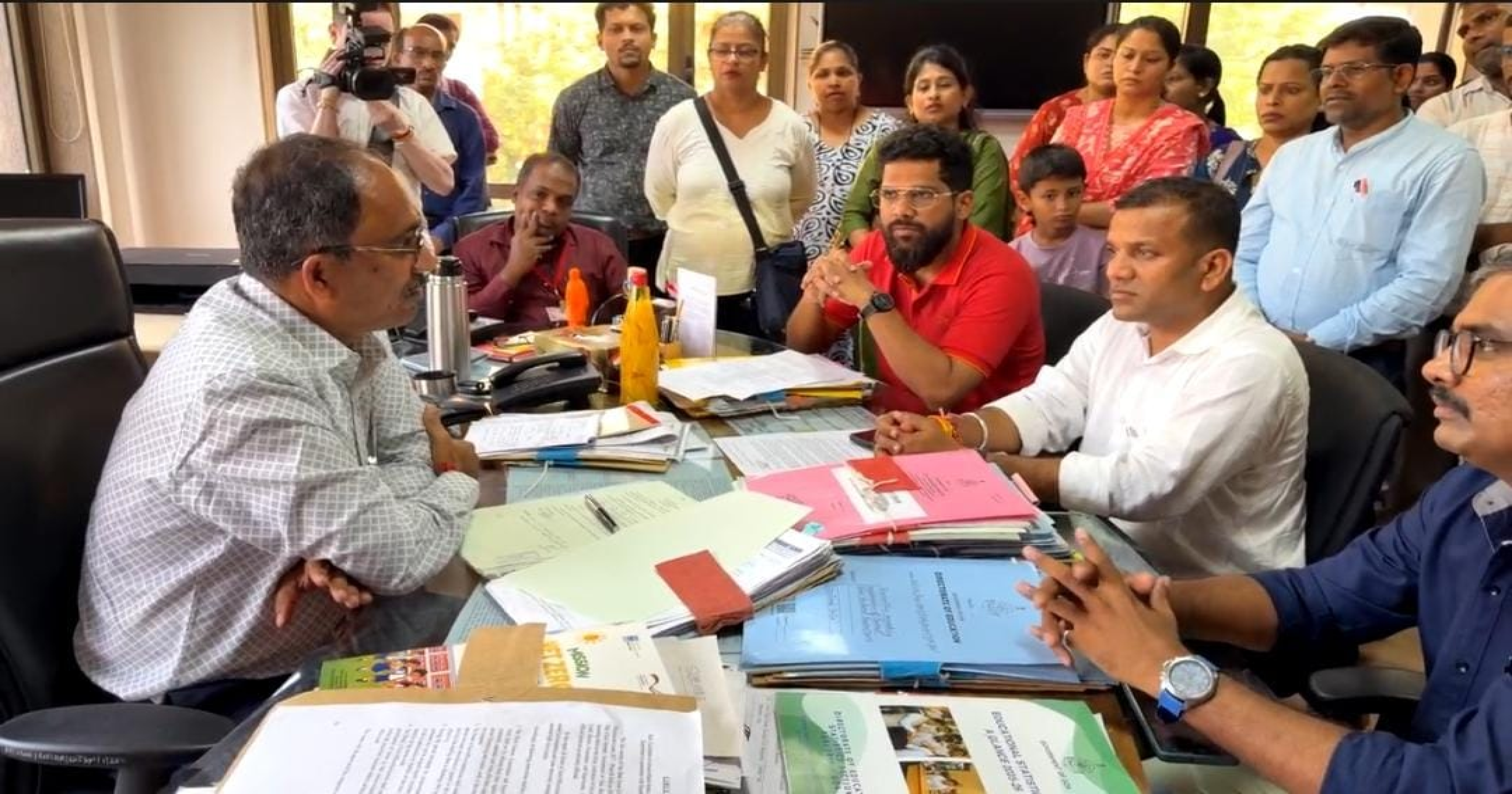 तासिका पद्धतीवरील शिक्षकांना सेवेत कायम करण्याची मागणी