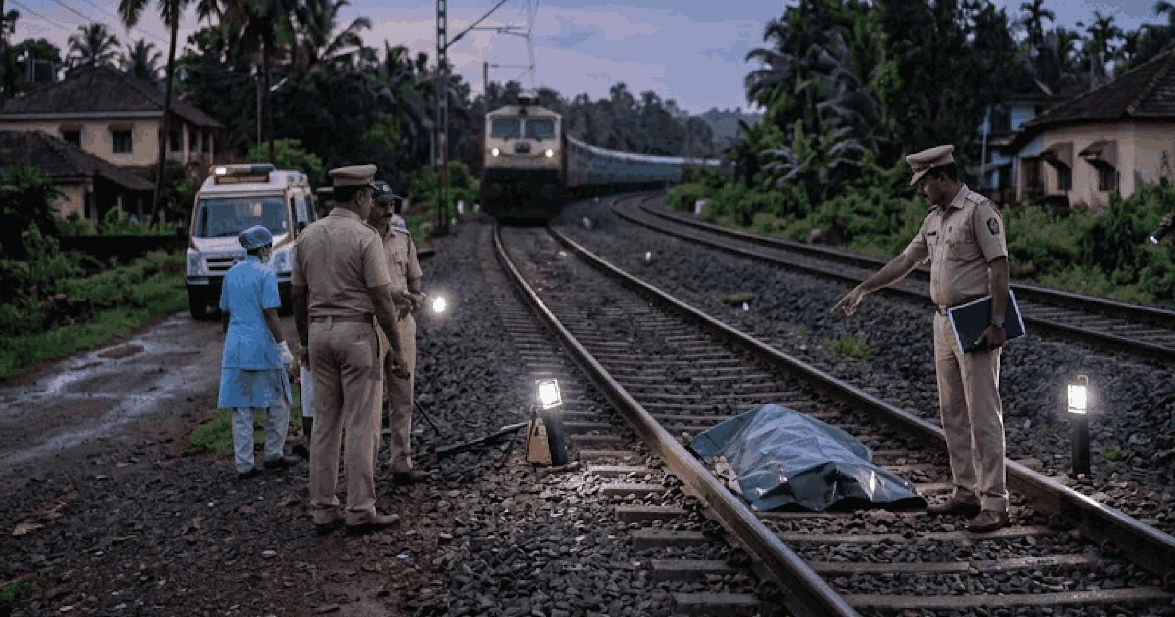 सुरावली येथे धावत्या रेल्वेच्या धडकेत अनोळखी तरुणाचा मृत्यू