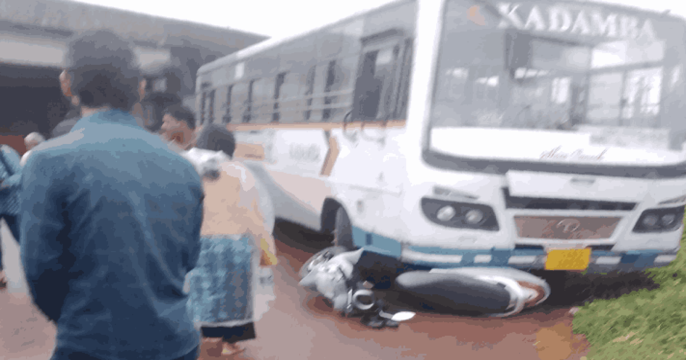 गिरी, म्हापसा येथे कदंबा बसची दुचाकीला धडक; युवतीसह दोघे गंभीर जखमी