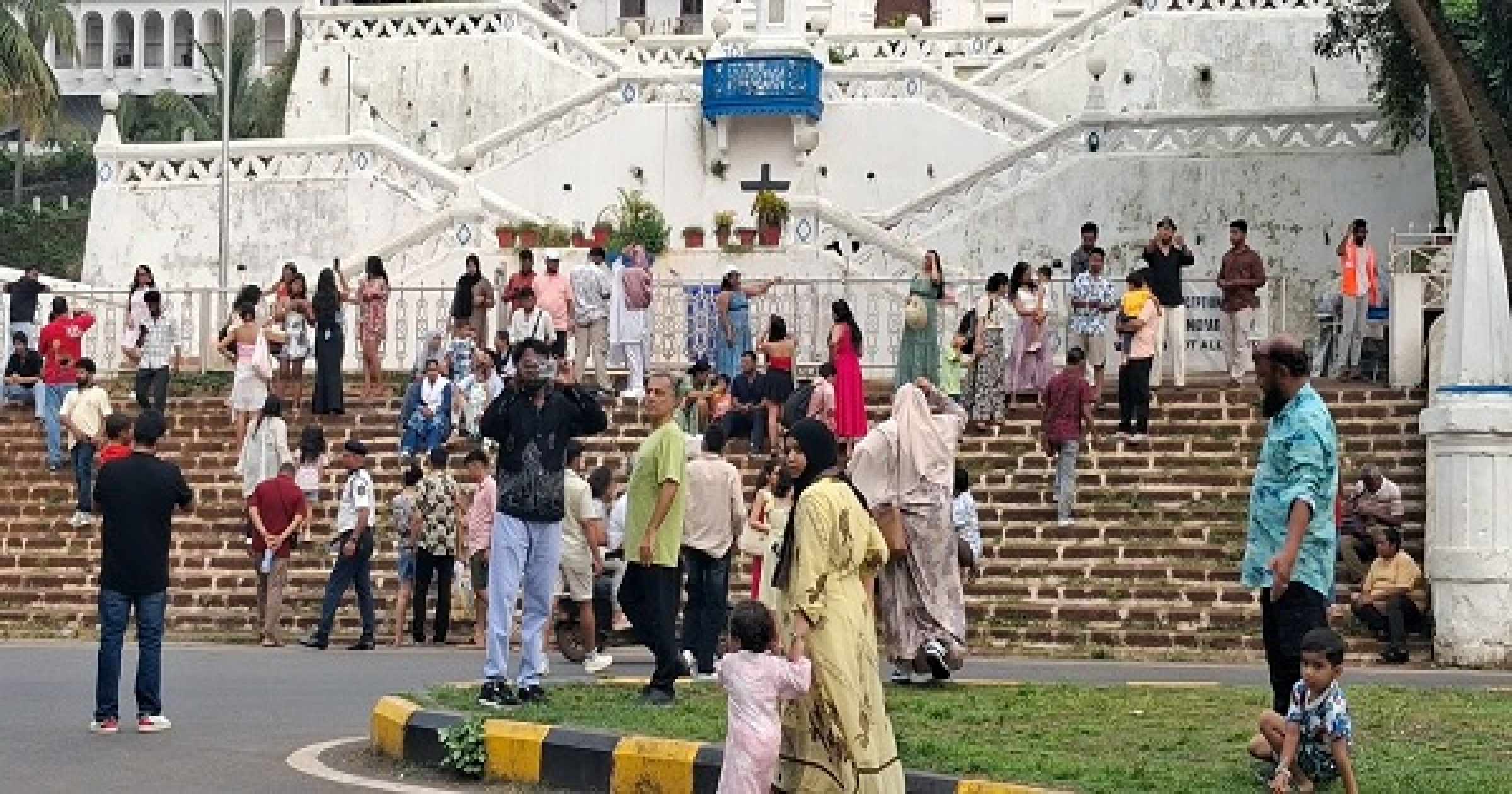 सलग सुट्ट्यांमुळे गोवा पर्यटकांनी फुल्ल !