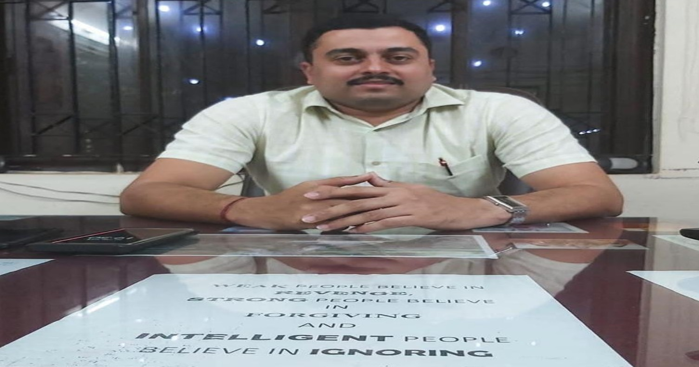 अजित शंखवाळकर उपनिरीक्षक बनून फिरायचा
