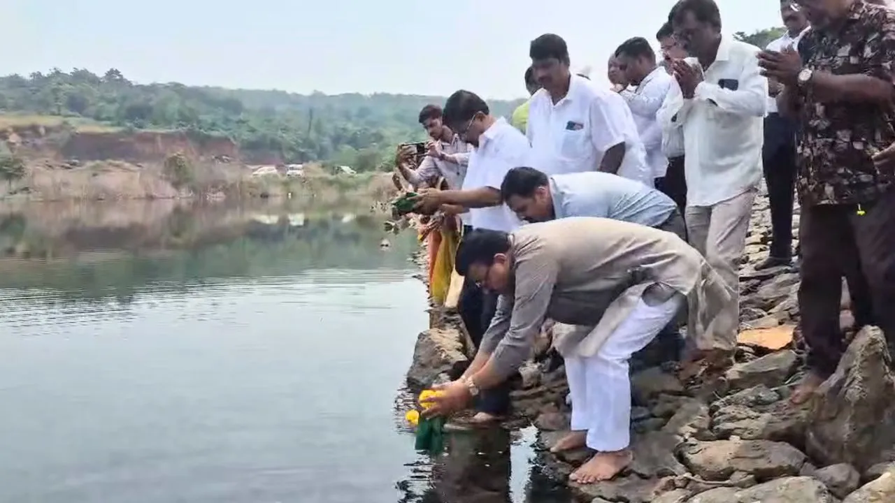 MLA Bhaskar Jadhav reviews compensation and rehabilitation work for Yelondewadi Dam project-affected families