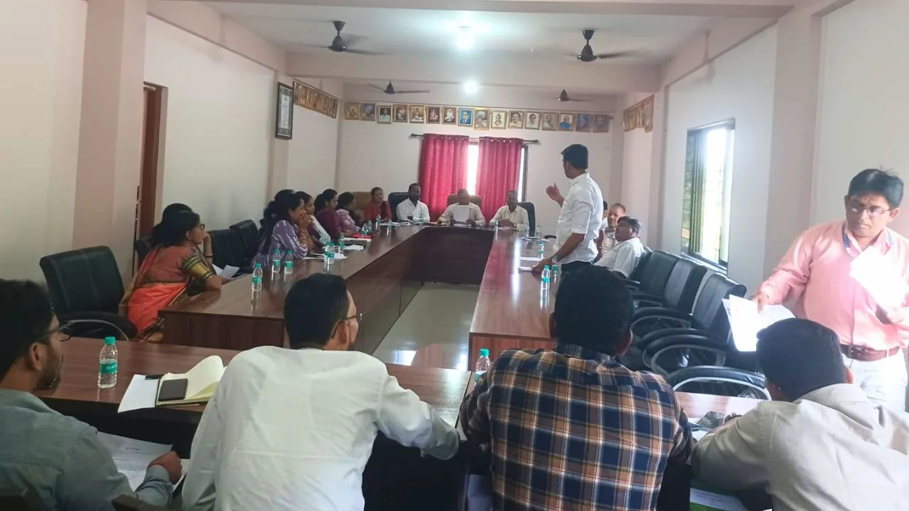 Kasai Dodamarg Nagar Panchayat meeting discussing RMC plant construction allegations