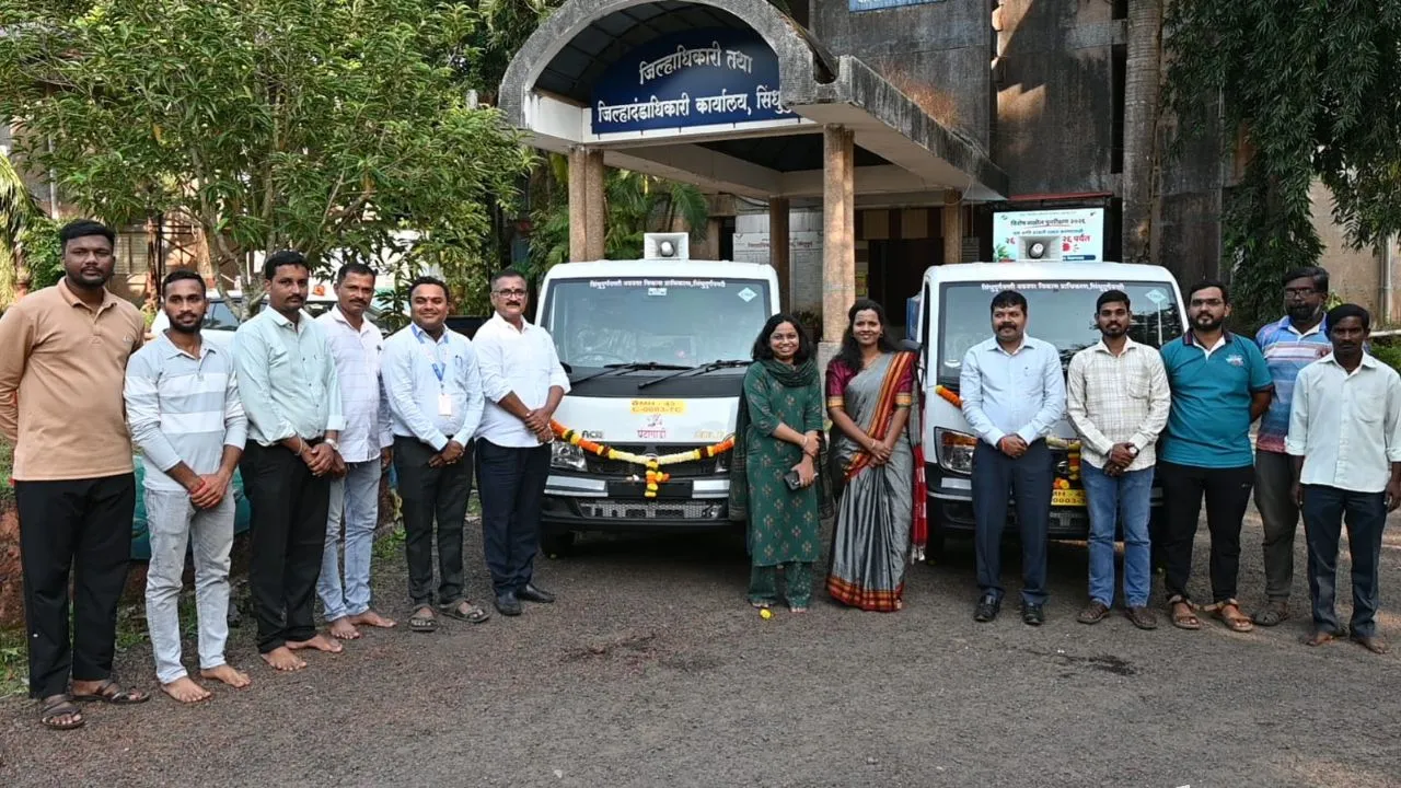 Collector Trupti Dhodmise inaugurates two new garbage collection vehicles in Sindhudurg Nagari.