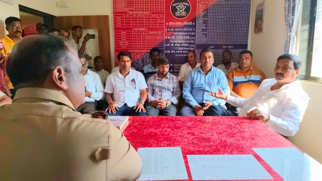 Former MLA G.G. Uparkar and Shiv Sena Yuva Sena leader Sushant Naik meet traditional fishermen over the Mithmumbari-Bagwadi kayaking project dispute in Devgad.